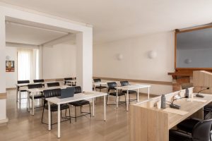 Meeting room with tables and seating setup, bright space ideal for business events in Pisa - Hotel La Pace, BZAR hotels in Pisa