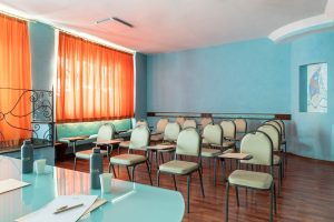 Conference room with seating arrangement and large windows, modern space for corporate events in Pisa - Hotel La Pace, BZAR hotels in Pisa