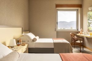 Superior room with double bed and warm details, relaxing atmosphere in Sarzana for a Liguria stay - Hotel Al Sant'Andrea, BZAR hotels in Liguria