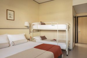 Family room with double bed and bunk bed, ideal for families staying in Sarzana while exploring Liguria - Hotel Al Sant'Andrea, BZAR hotels in Liguria