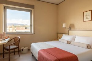 Family room with double bed and bunk bed, ideal for families staying in Sarzana while exploring Liguria - Hotel Al Sant'Andrea, BZAR hotels in Liguria