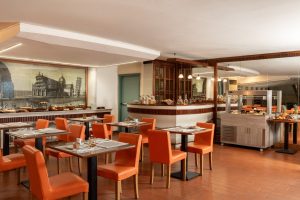 Breakfast room with modern furnishings and varied buffet, comfortable space to start the day in Pisa - Hotel La Pace, BZAR hotels in Pisa